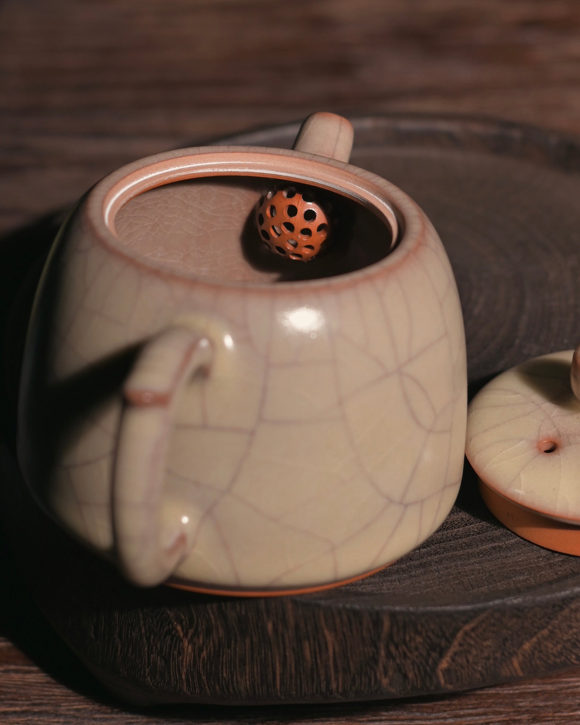 Ge Kiln crackle ware teapot with iron oxide patterns, formed through specialized firing process