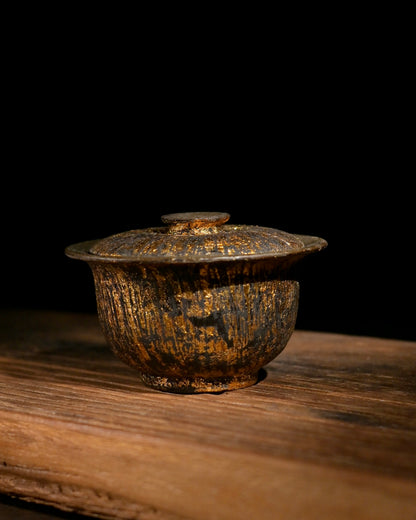 gold decorated lid knob on SAANWU coarse clay raw lacquer gaiwan, traditional oriental lacquer craft tea bowl