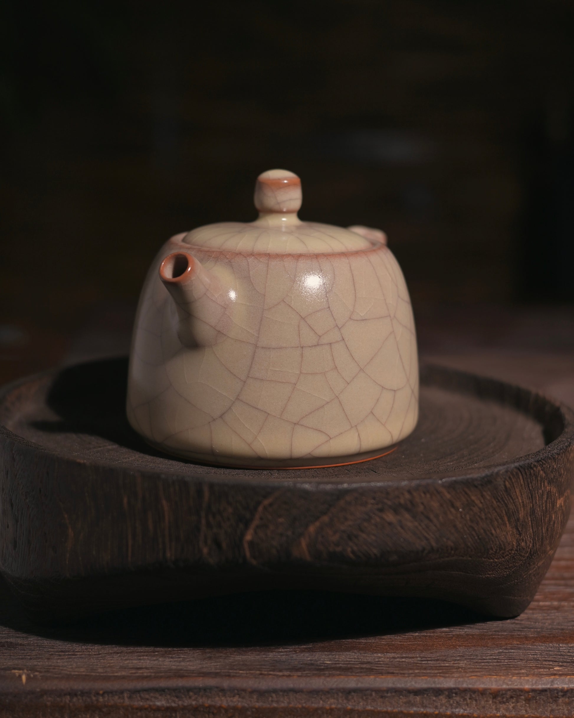 Golden thread crackle celadon bowl with iron clay body, demonstrating 1700-year-old ceramic heritage