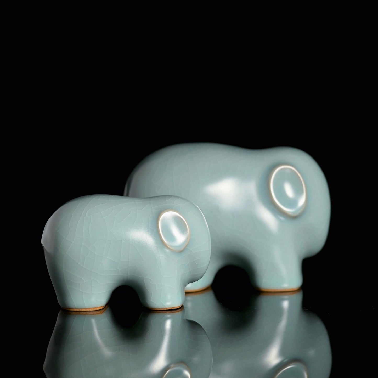 SAANWU handmade Song Ru Ware parent baby elephant tea pet set, sky cyan glaze natural cicada wing crackle, Chinese ceramic tea table ornament