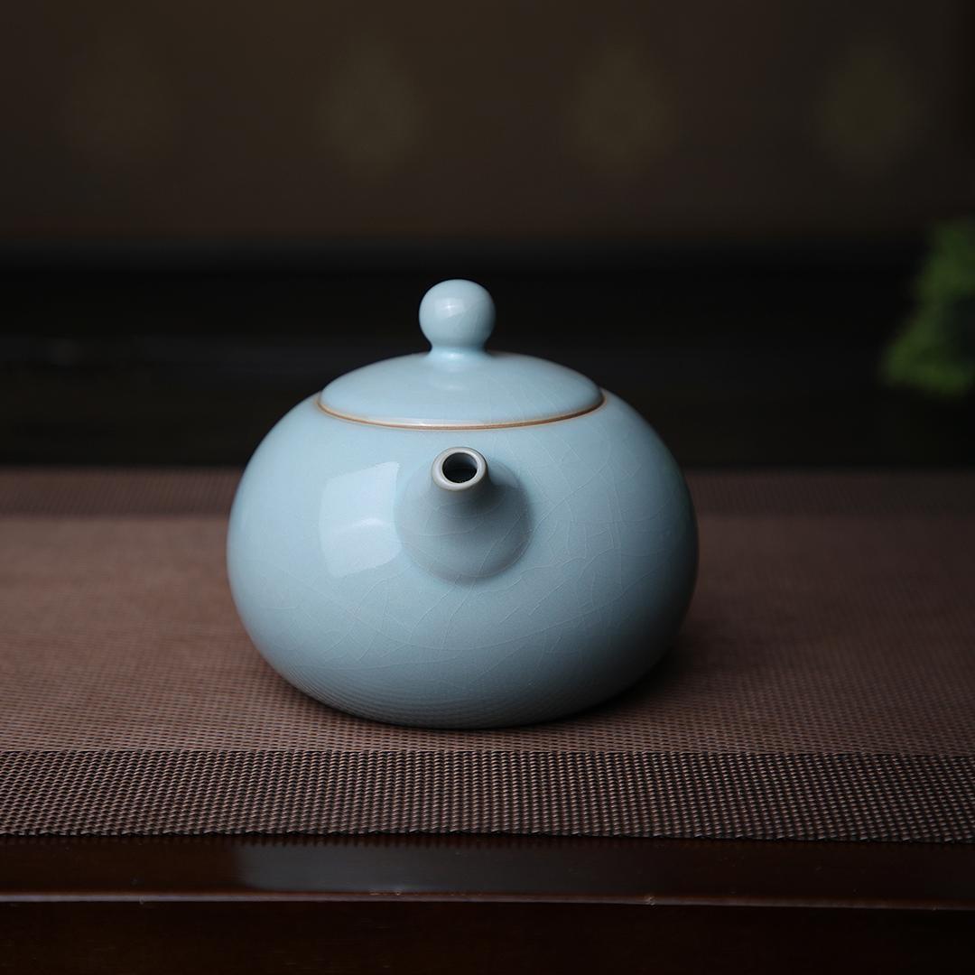 Saanwu Studio Ru ware teapot in Xishi shape with celadon crackled glaze for Chinese tea ceremony