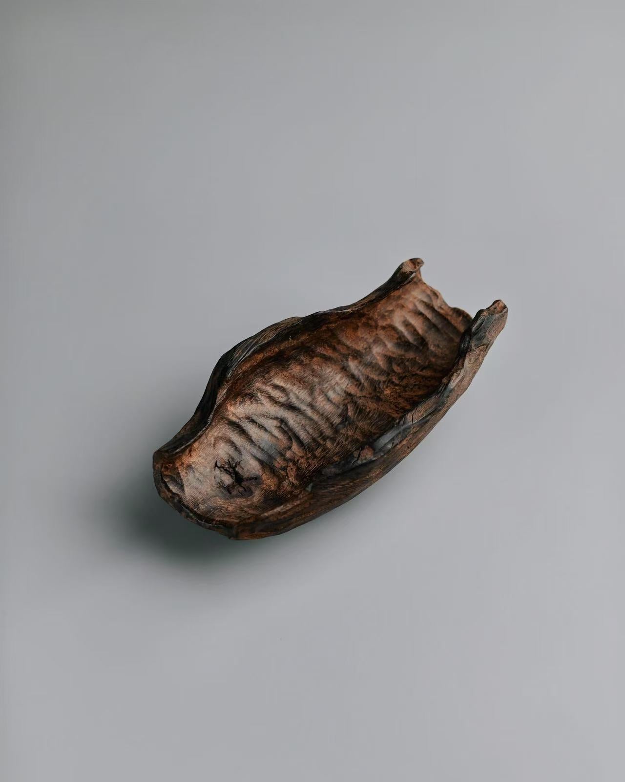 Saanwu Studio Wabi-Sabi handcrafted wooden tea scoop for tea ceremony and tea table decoration