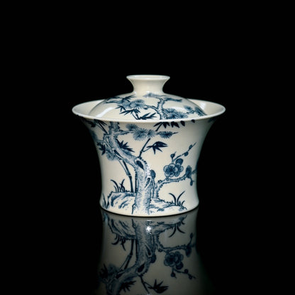 Chinese style traditional hand painted blue and white porcelain gaiwan for daily tea brewing