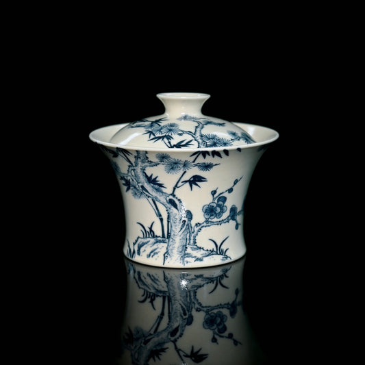 Chinese style traditional hand painted blue and white porcelain gaiwan for daily tea brewing