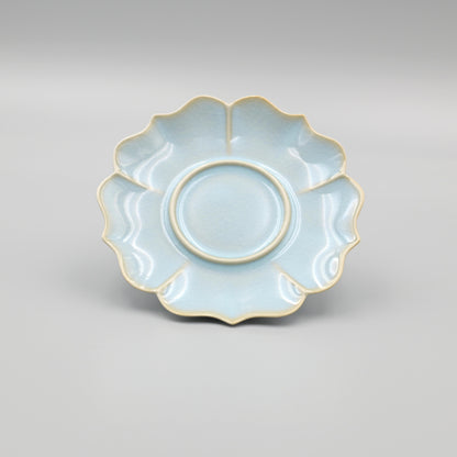 Sky-blue Ru porcelain saucer with sunflower rim design for teacups, featuring classic crab-claw crackle glaze and imperial ceramic artistry