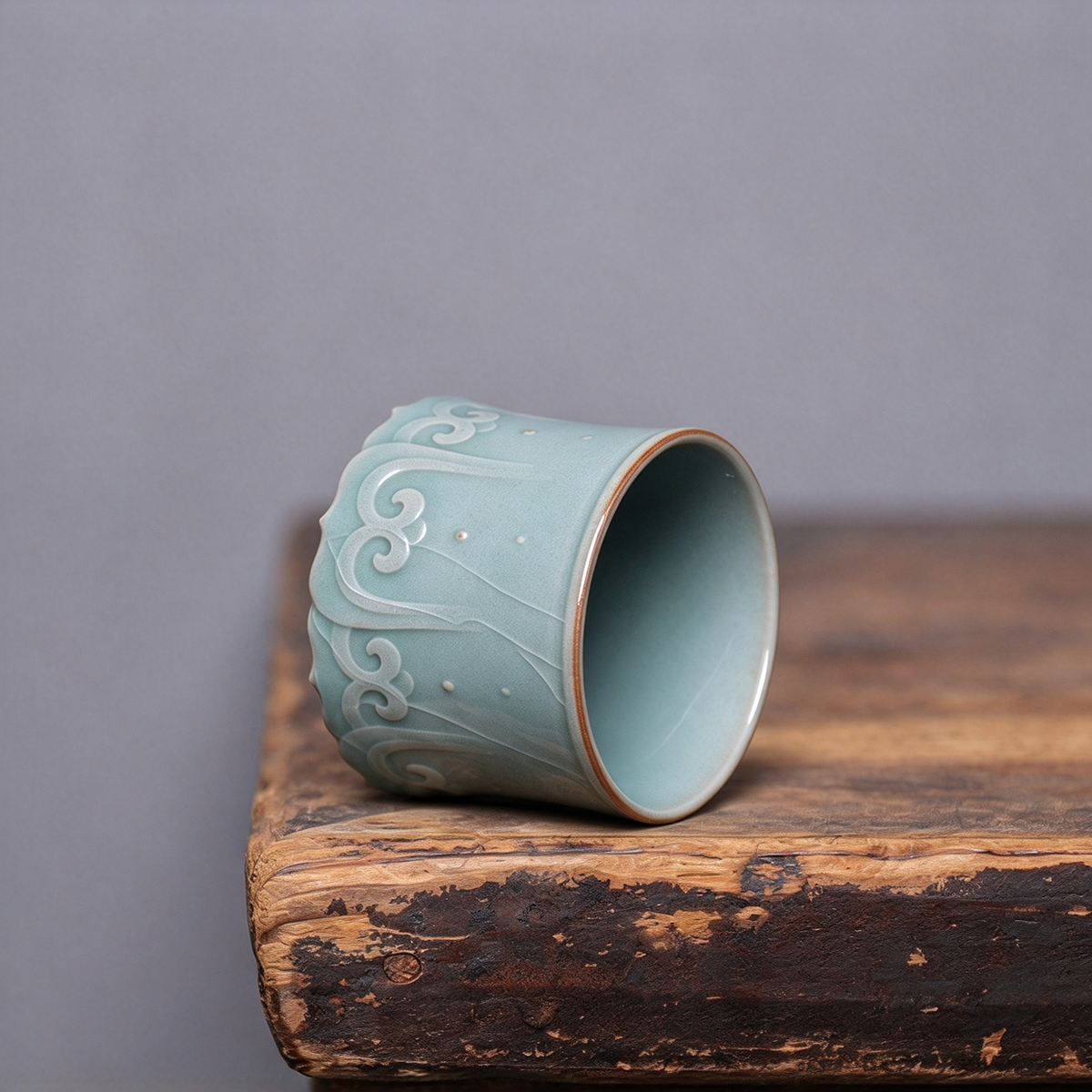 Side profile of Longquan Celadon straight cylinder teacup with classic iron edge