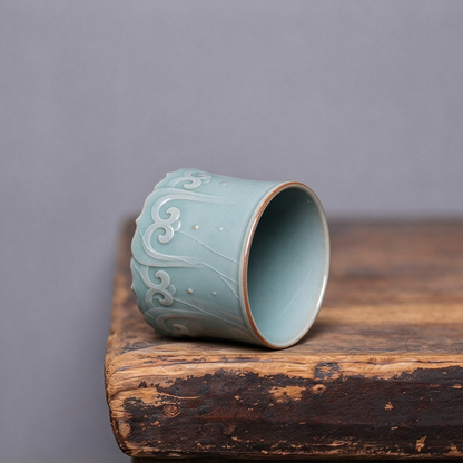 Side profile of Longquan Celadon straight cylinder teacup with classic iron edge
