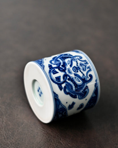 Jingdezhen blau-weiß „Taotie“ (饕餮) Totem Meister-Teetasse