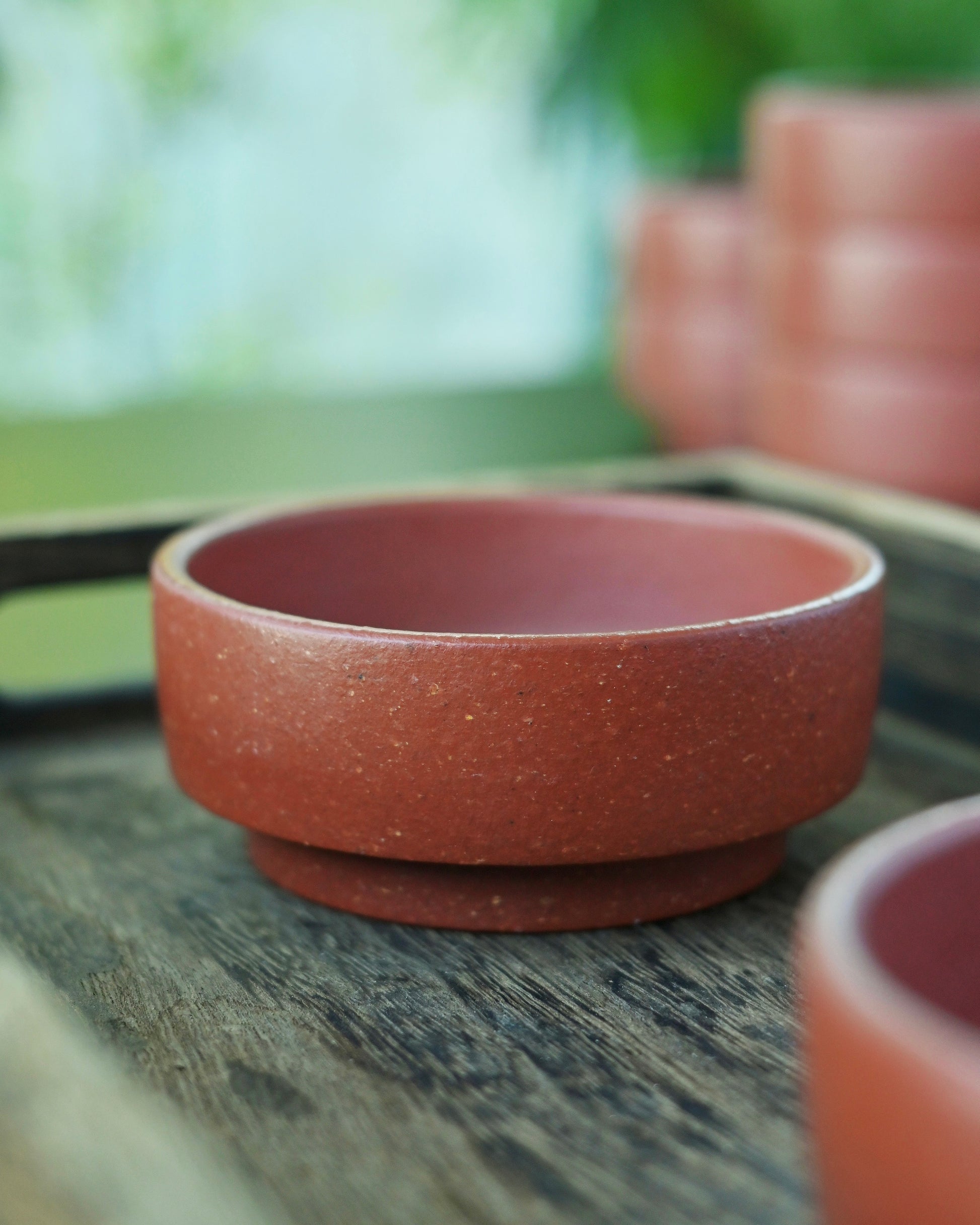 Tea-enhanced surface evolution creating unique visual patterns based on brewing history