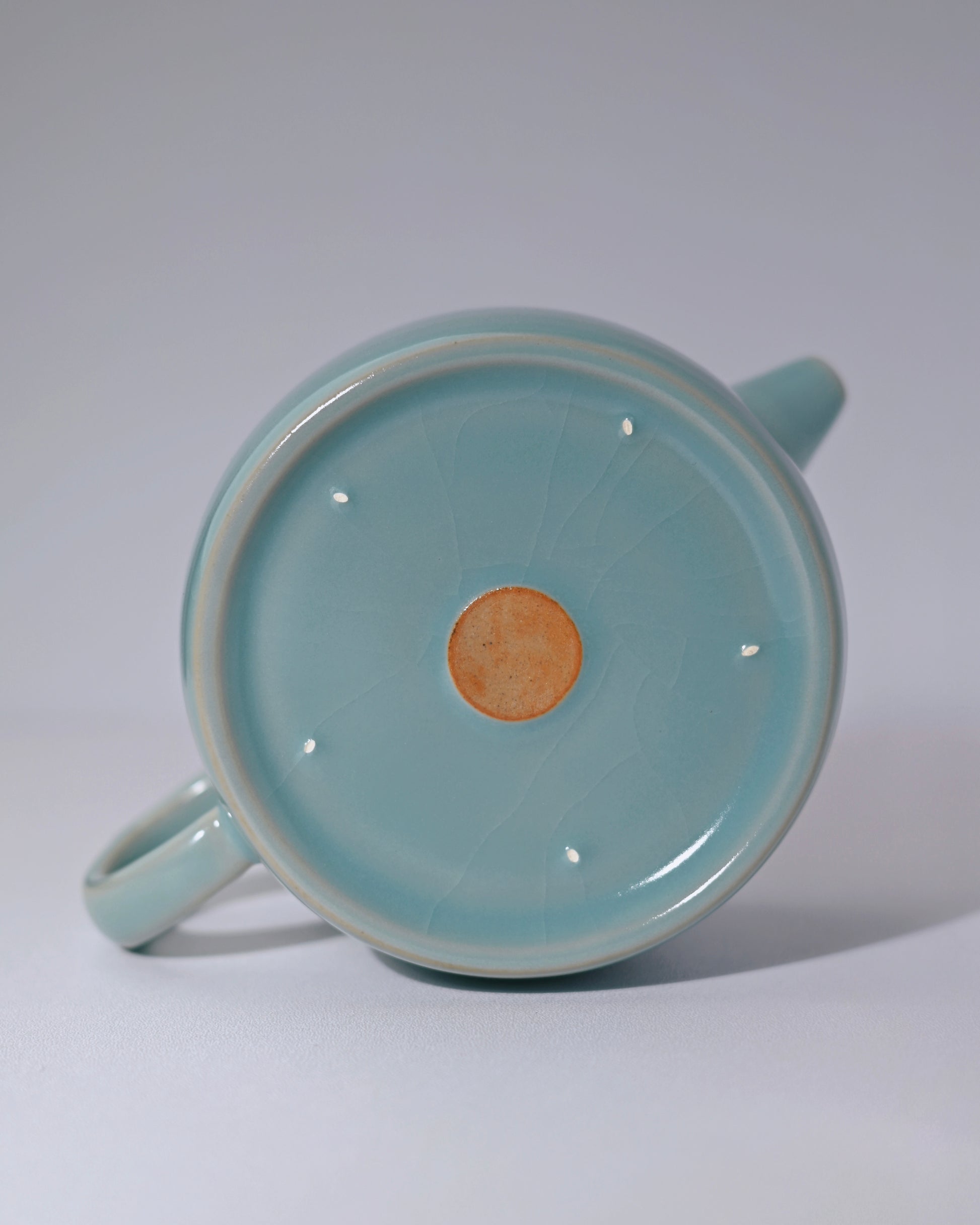 Naturally tea-stained crackle patterns forming unique golden-brown veins over time