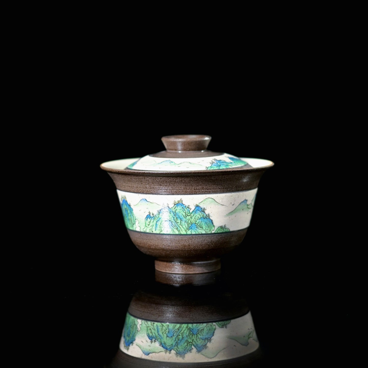 Kohiki gaiwan hand-painted with Wang Ximeng's "A Thousand Li of Rivers and Mountains" in blue-green landscape style