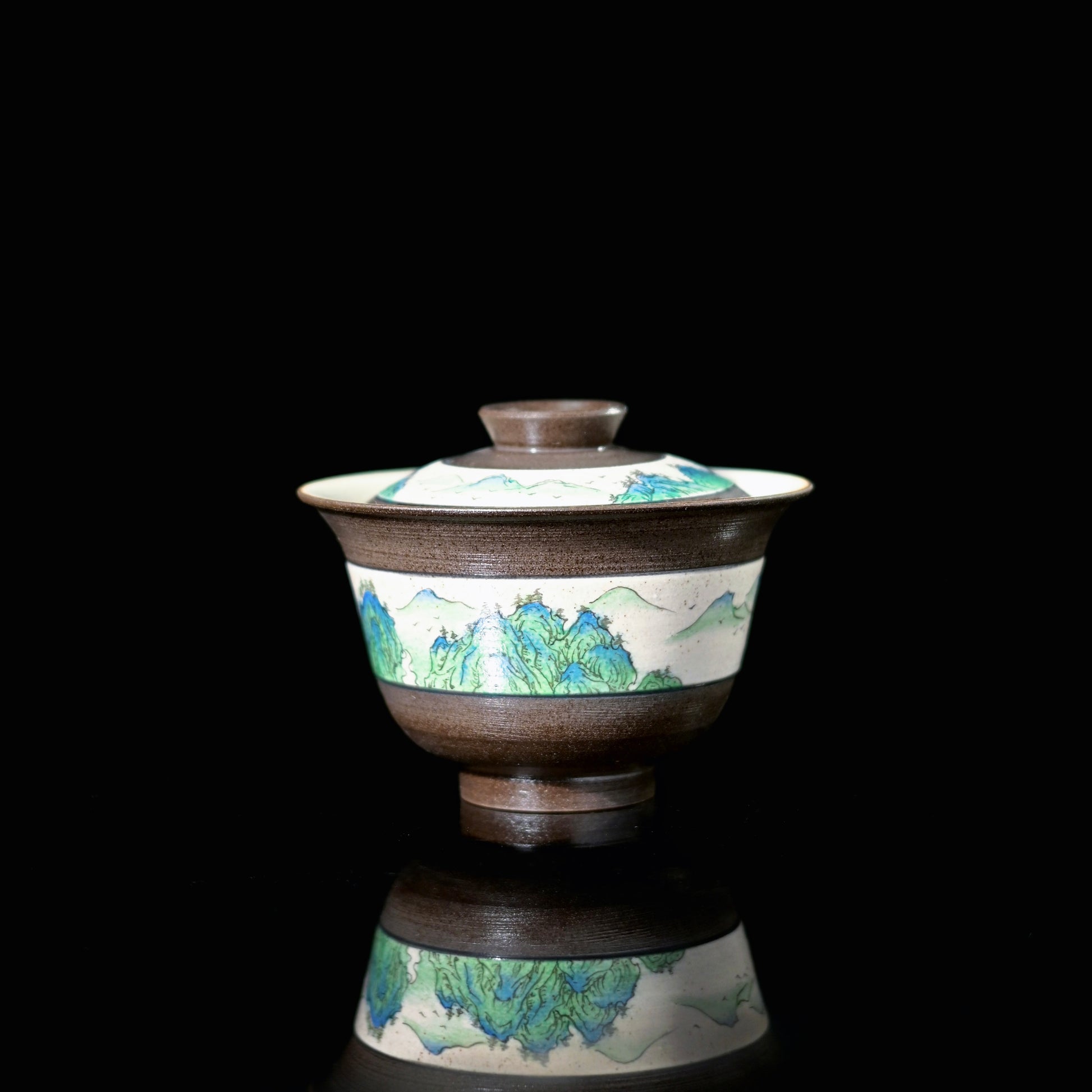 Kohiki gaiwan hand-painted with Wang Ximeng's "A Thousand Li of Rivers and Mountains" in blue-green landscape style