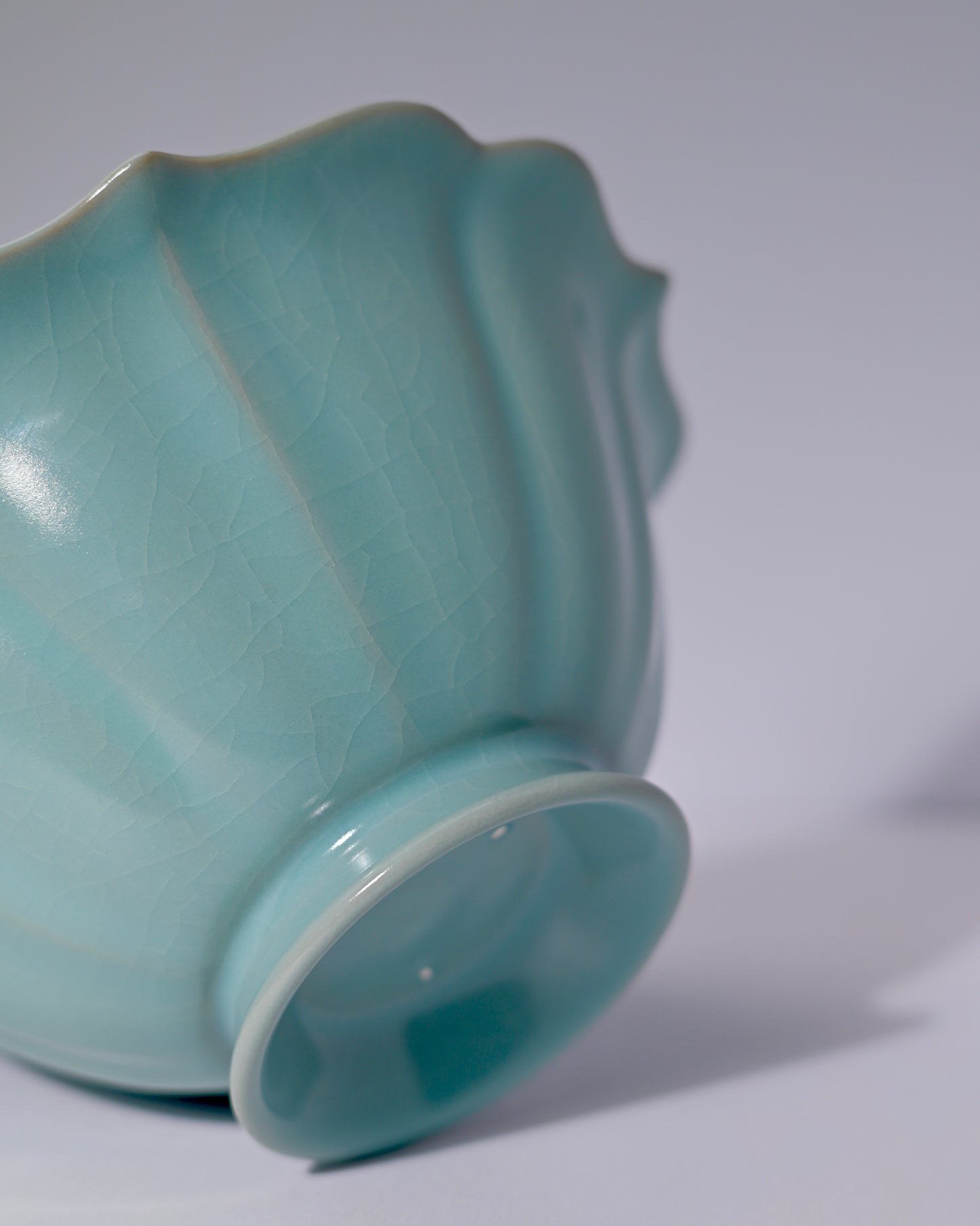 Ru porcelain with three-point nail firing technique leaving traditional sesame-shaped marks on base