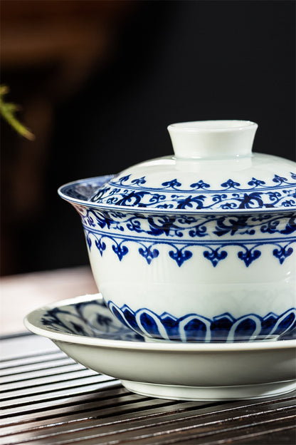 Handbemalte Jingdezhen-Keramik-Teeschale (Gaiwan) in Blau-Weiß