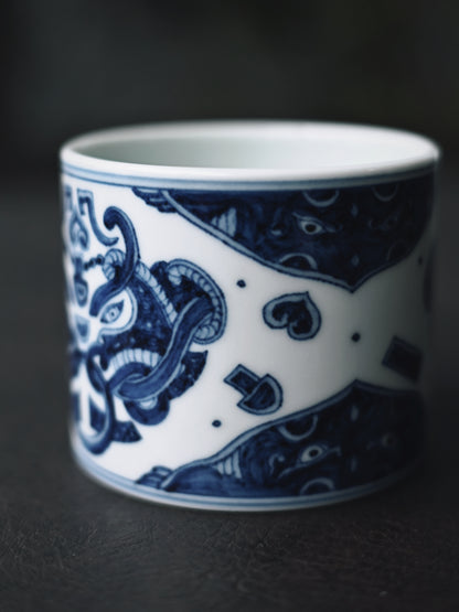 Jingdezhen blau-weiß „Taotie“ (饕餮) Totem Meister-Teetasse
