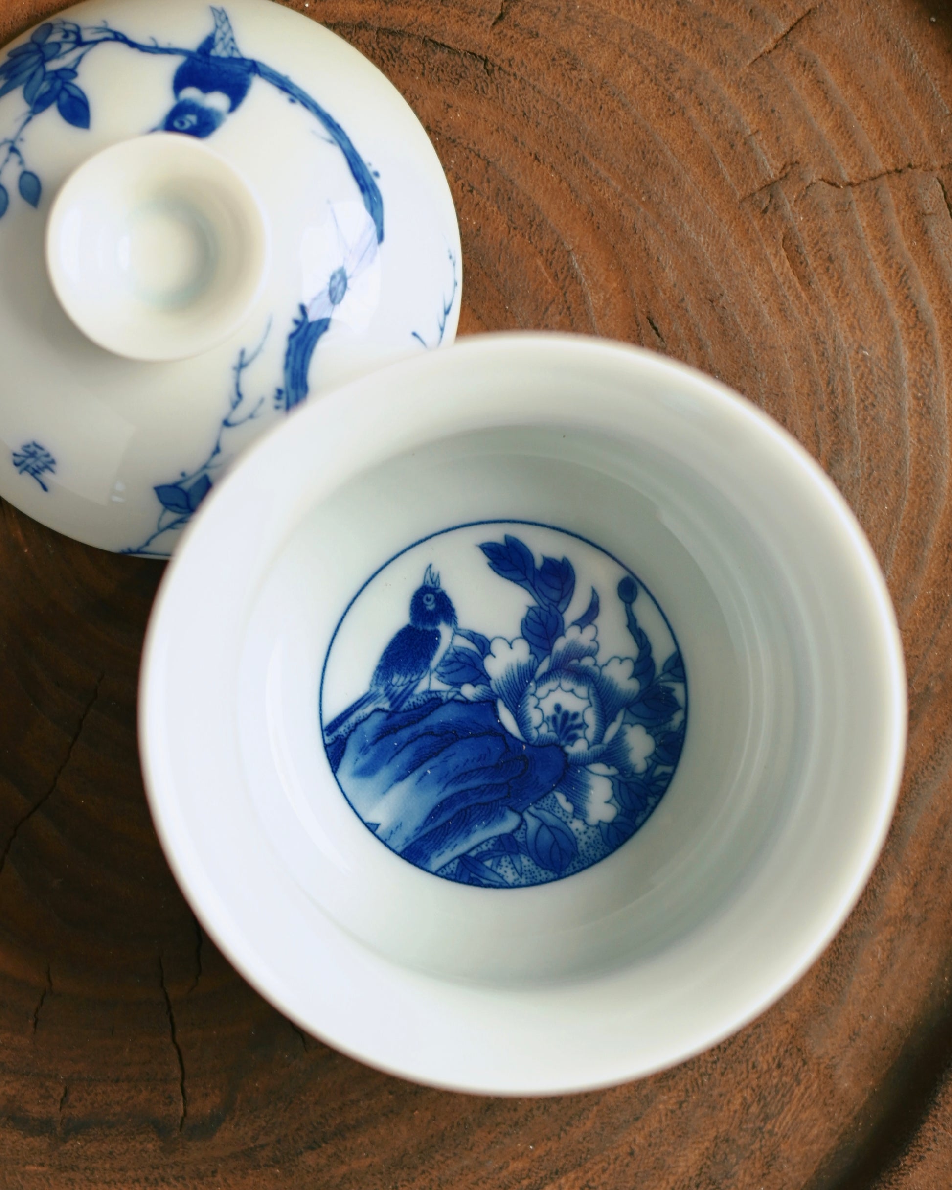 Chinese underglaze hand-painted blue and white porcelain chawan easy to use
