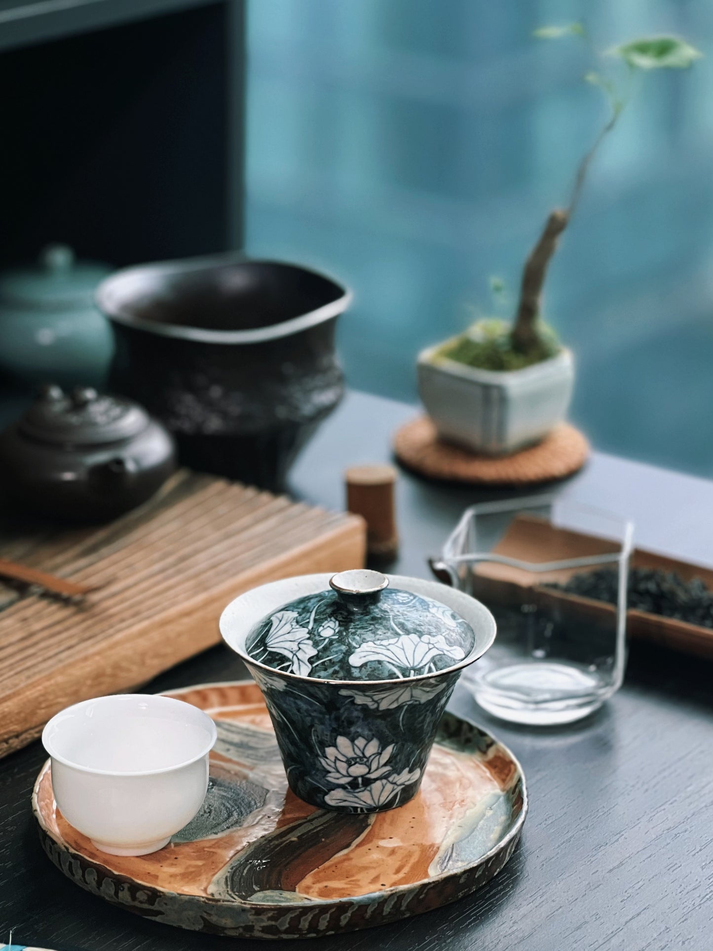 Hand-Painted Kohiki Lotus & Egret Gaiwan