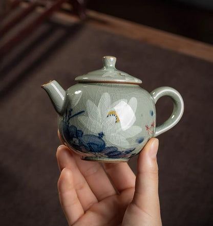 Vintage Jingdezhen style teapot reviving classical ceramic aesthetics with contemporary craftsmanship