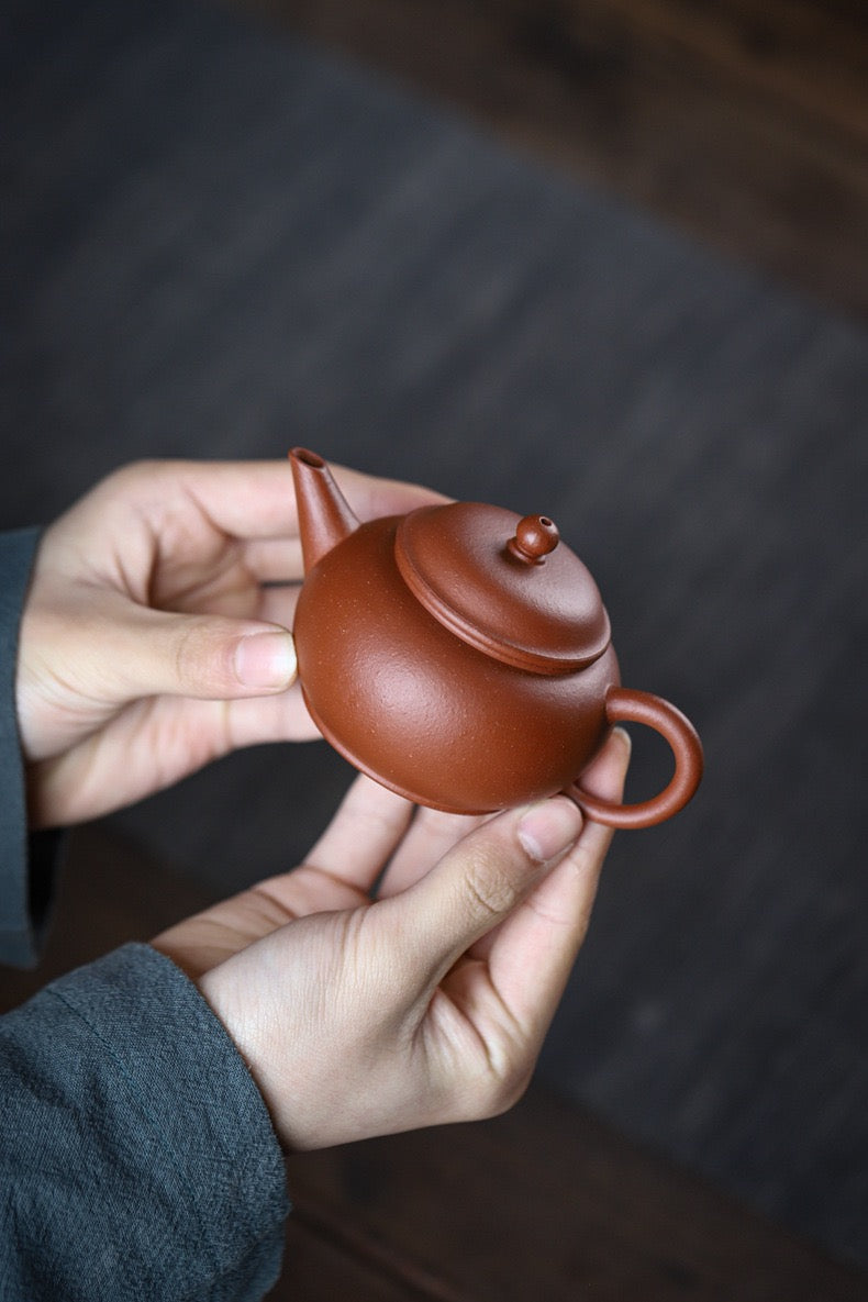 Semi-handmade teapot from Jiangpo clay uniform texture, developing character with each tea brewing