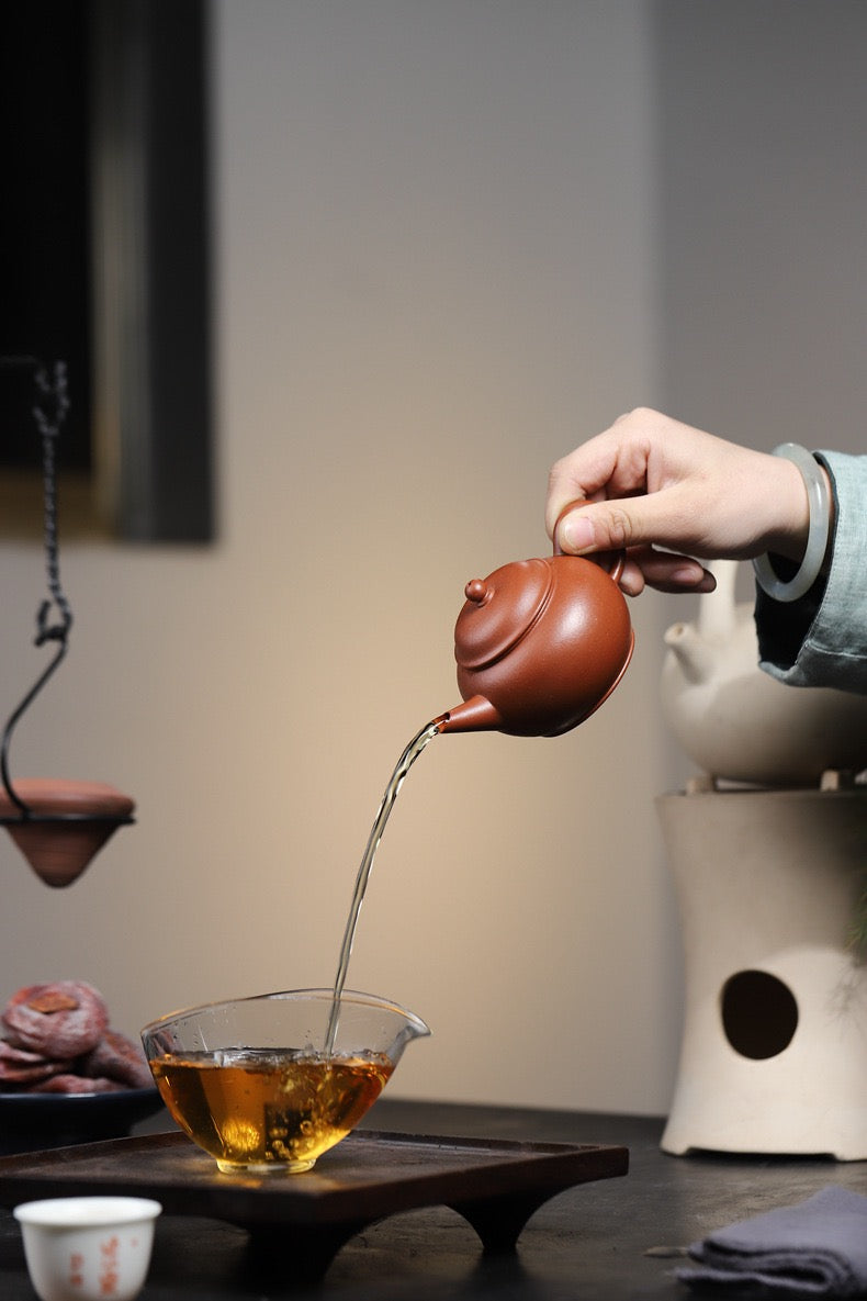 Yixing teapot from Jiangpo clay symbiotic ore, combining multiple clay properties in one material