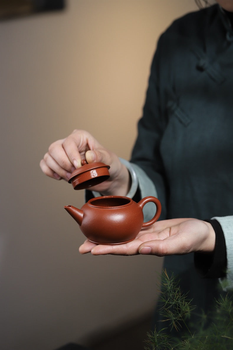 Jiangpo clay teapot with ancient nostalgic appearance, developing patina through tea brewing use