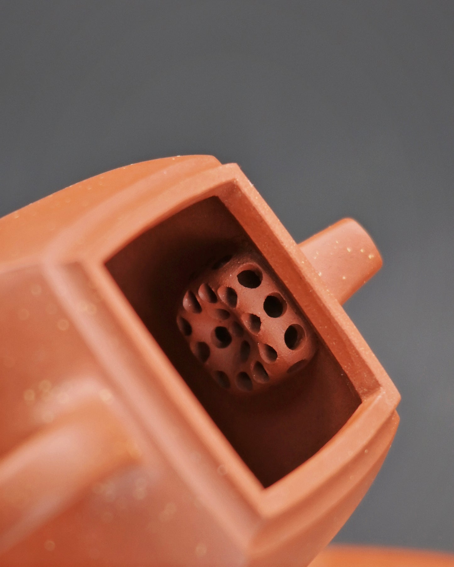 Interior ball-shaped filter inside 120ml Yixing teapot