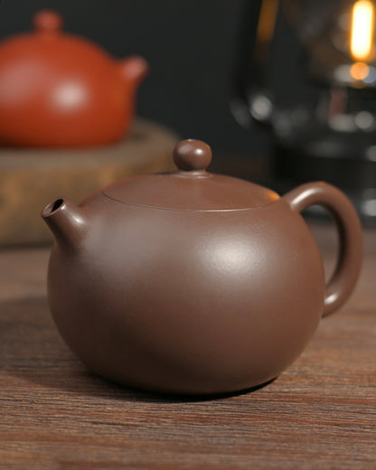 Xishi teapot - ranking among Yixing's 10 legendary forms - sculpted from authentic zini clay. This ancient shape combines hydraulic precision with Tang Dynasty aesthetic ideals for modern tea brewing.