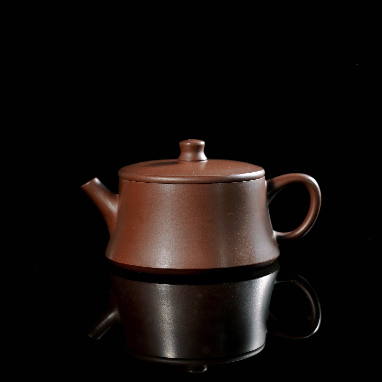 Handmade Yixing Zisha Dicao Qing Plinth Teapot with elegant classical shape