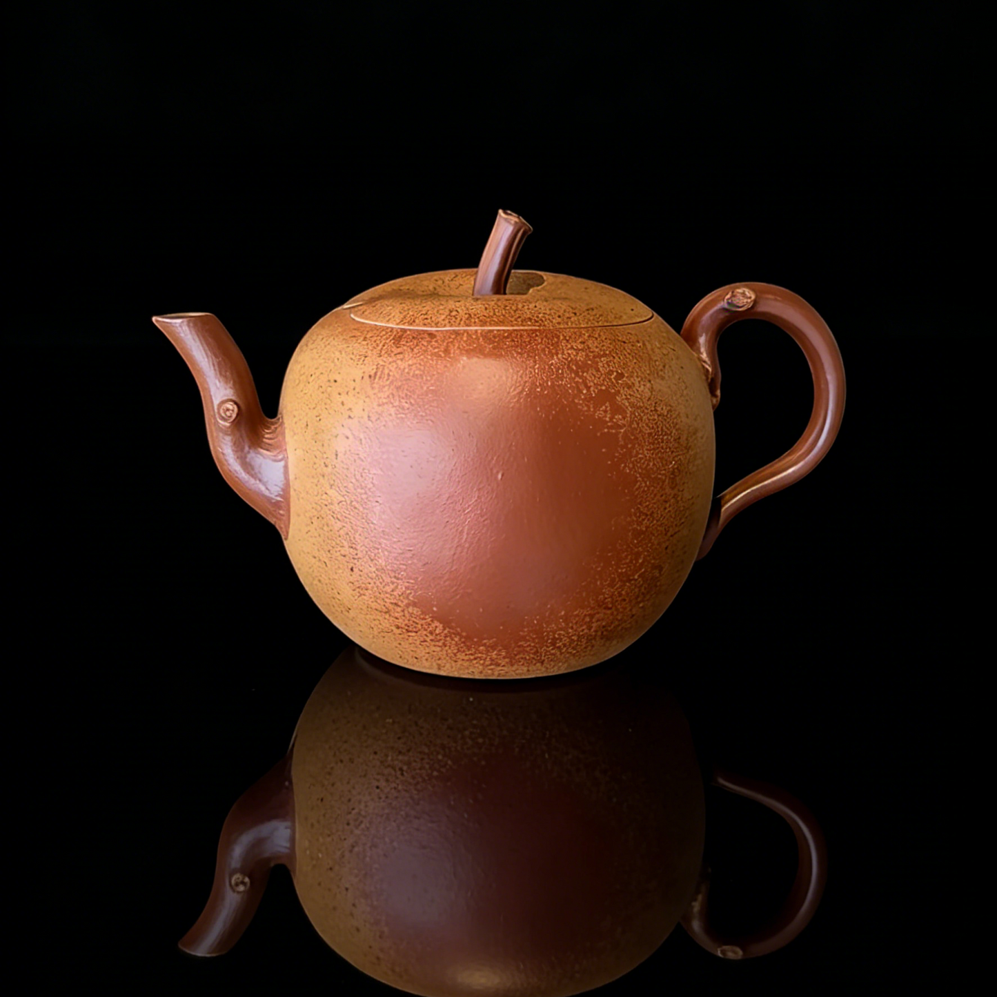 Yixing Zisha Handmade Apple-Shaped ‘‘Golden Duanni’’ Teapot