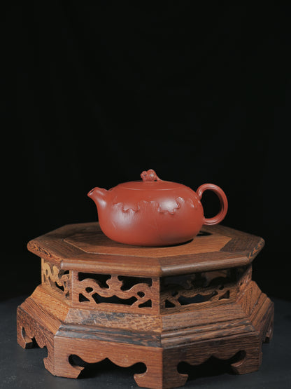 Lotus-adorned zhuni Xishi teapot: Hand-sculpted floral patterns grace this flattened form, embodying Yixing's ceramic heritage with perfect fluid dynamics.