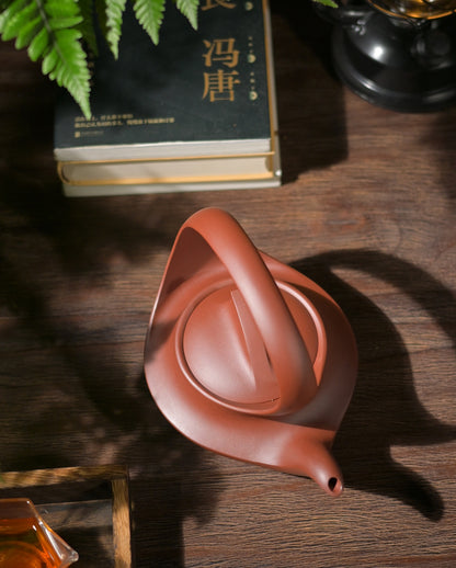 Qu Pot teapot with biological aesthetics, spiral rhythm lines symbolizing song, dual award-winning ceramic artwork